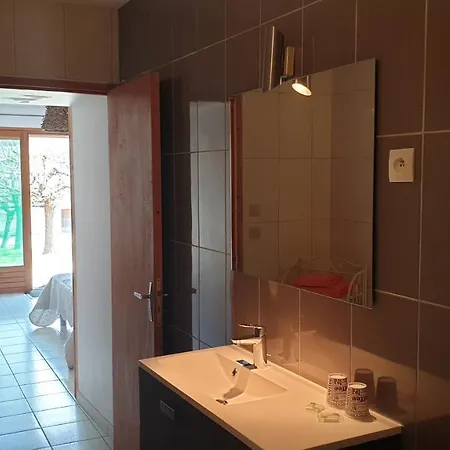 D'hotes Des Trouilles Bed & Breakfast 3*